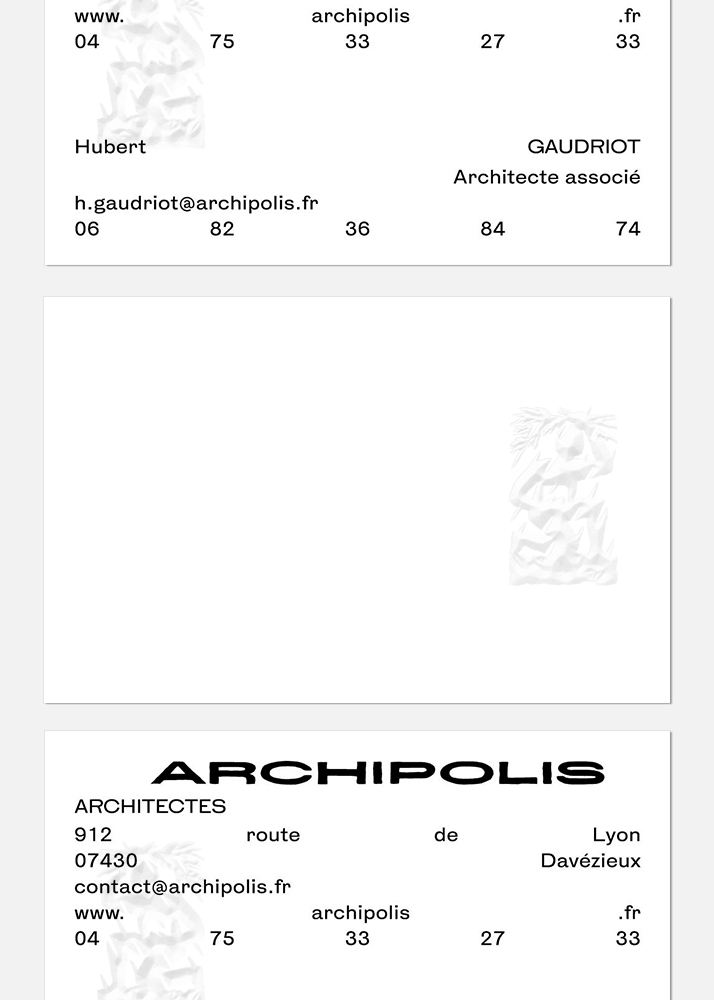 Scan recto et verso de la carte de visite d'Archipolis. Composition de l'emblème en gaufrage et de l'impression des informations en noir.