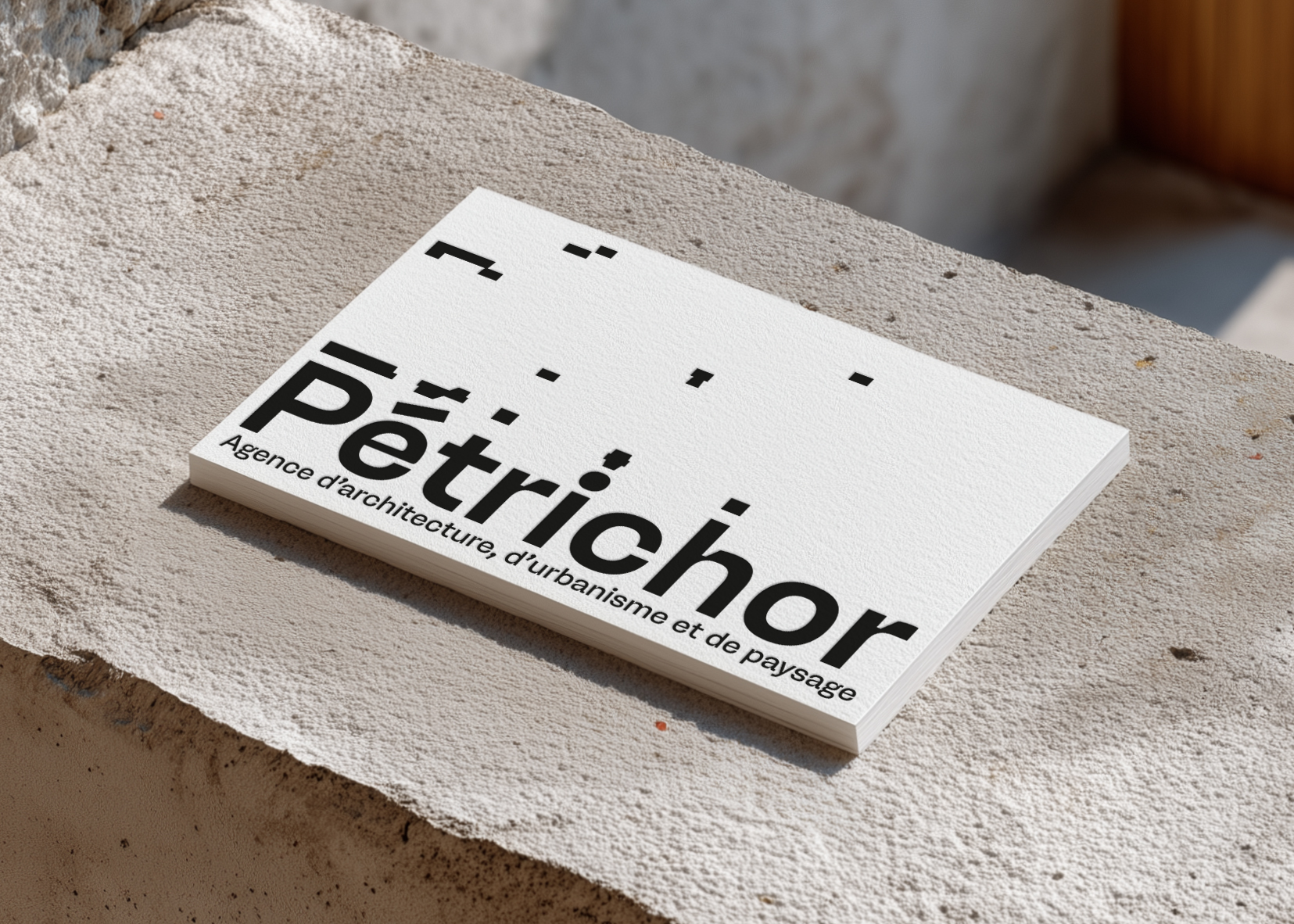 Carte de visite Pétrichor sur un muret en pierre