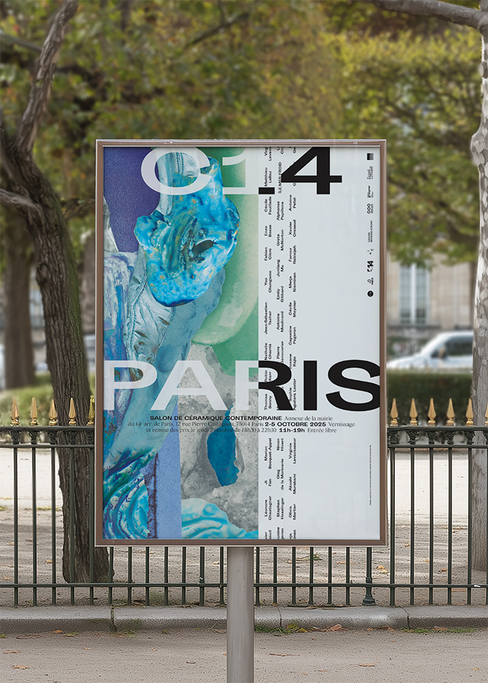 Affiche du salon de céramique contemporaine C14 Paris 2025 dans un porte affiche urbain.